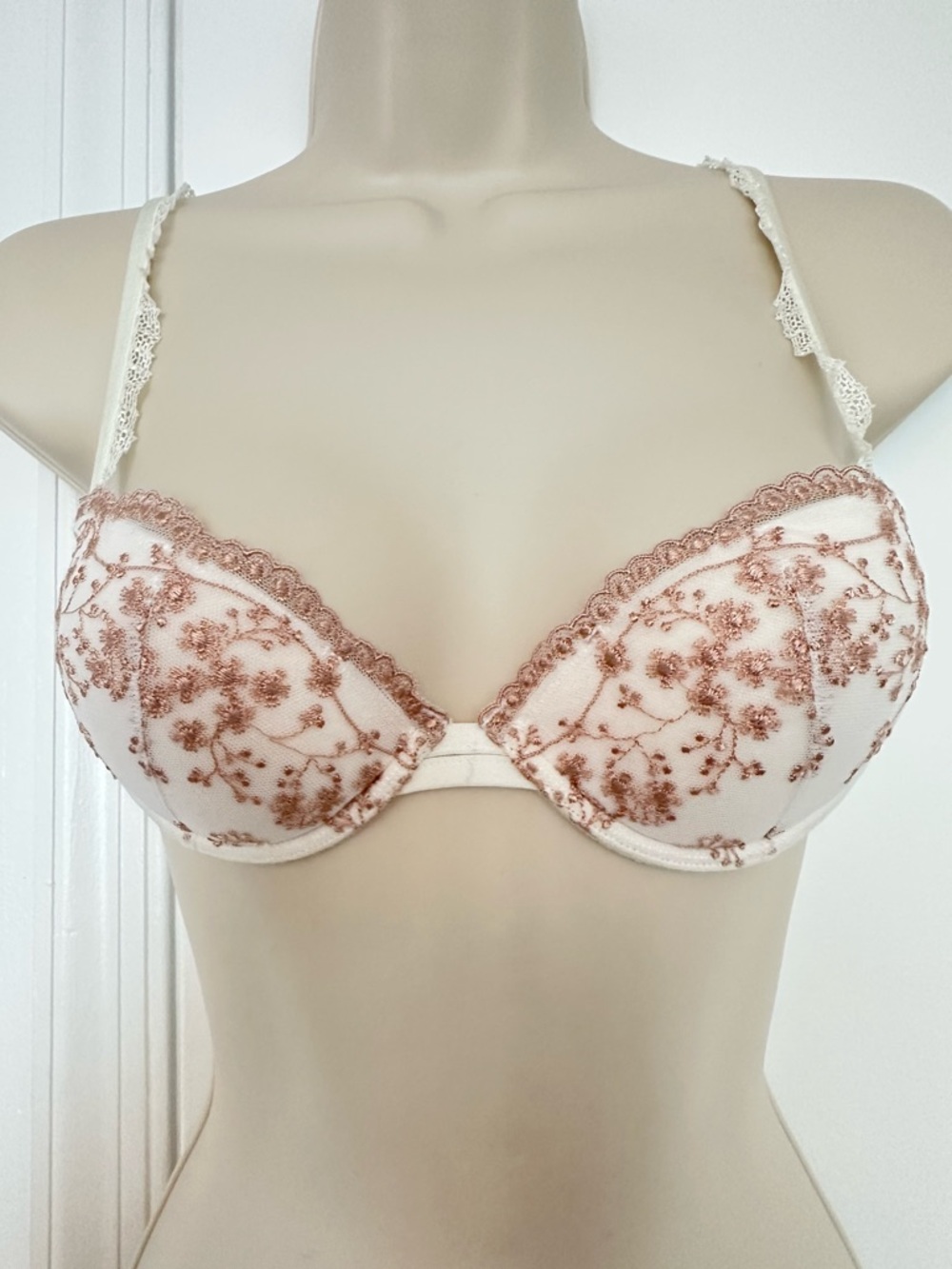 New La Perla Floral Embroidered Lace Bra - White and Pink #079 - Picture 6 of 11